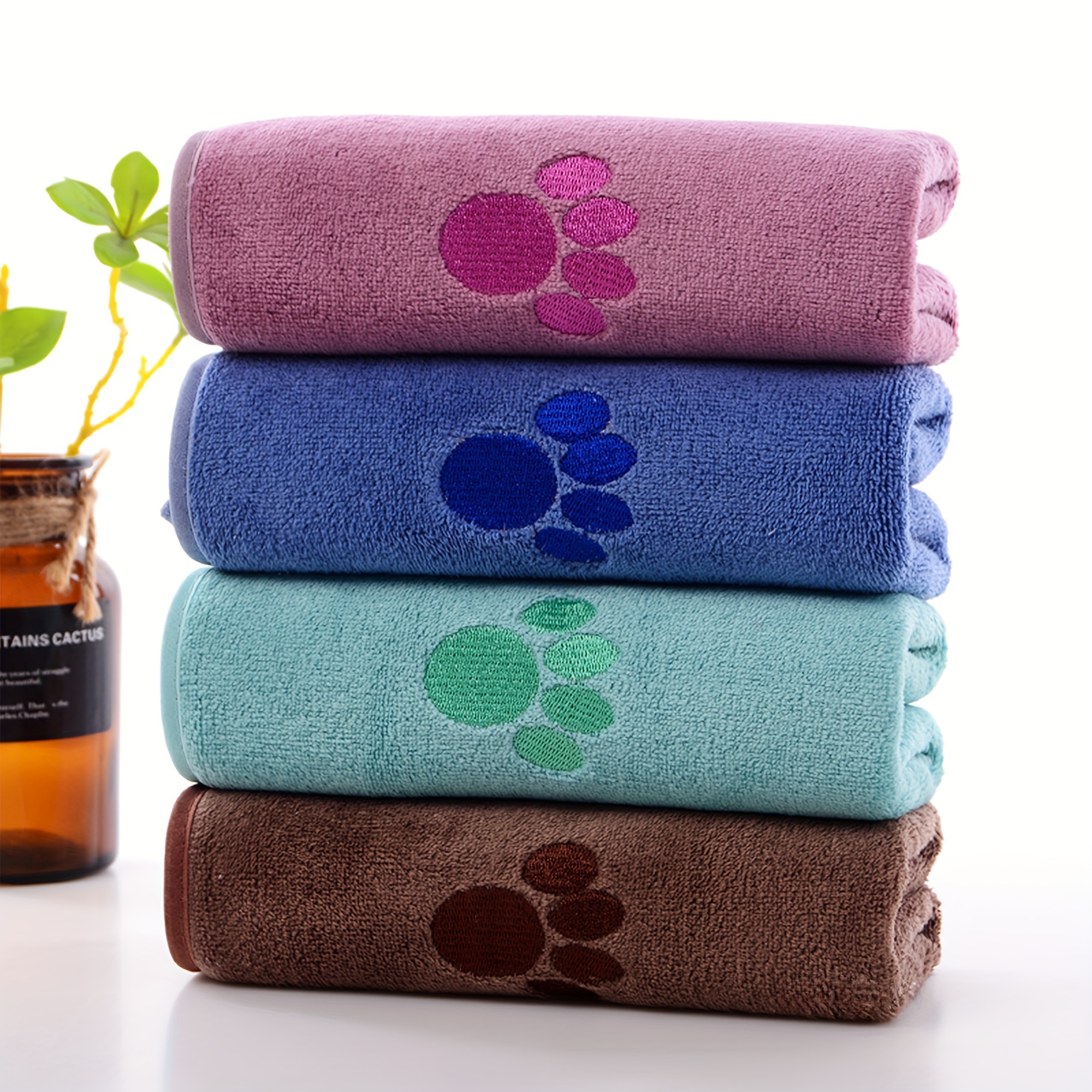 Soft and Comfortable, Quick-Drying, Perfect for Dogs and Cats! High-Quality Microfiber Material, Gently Cares for Your Pet's Delicate Skin, Easily Dries After Bathing, Prevents Colds and Chills. Multi-Functional Design, Can Be Used as a Pet Mat